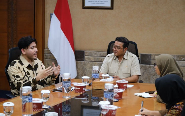 Kemenekraf mendukung penuh partisipasi Indonesia di New York Fashion Week 2025, siap promosikan produk lokal ke kancah global dan perkuat industri mode Tanah Air.