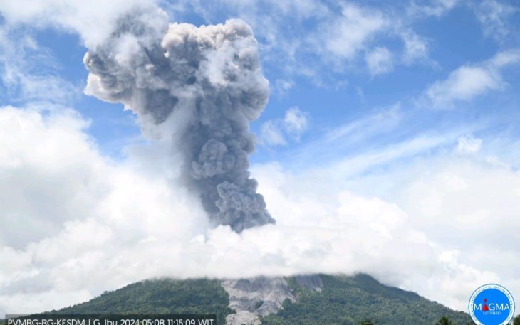 Badan Geologi Turunkan Tingkat Aktivitas Gunung Ibu ke Level III 