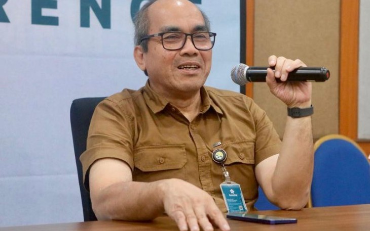 Deputi Bidang Pengawasan Kemenkop Herbert Siagian didampingi Asdep Kepatuhan Prinsip dan Penilaian Kesehatan Kemenkop Dandy Bagus Ariyanto, dalam keterangannya, Jakarta, Jumat (14/11)