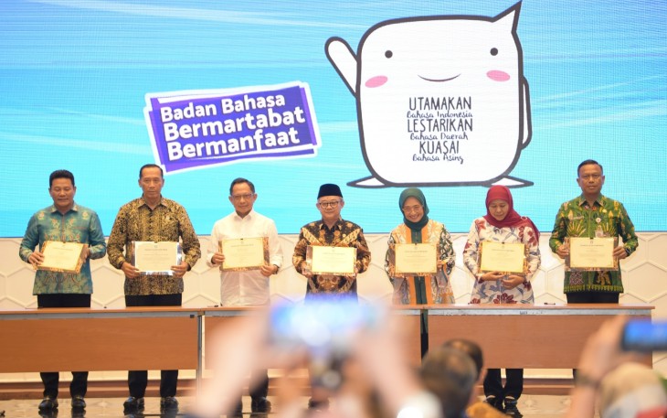 Kementerian Dalam Negeri (Kemendagri) memberikan dukungan penuh terhadap Peraturan Menteri Pendidikan Dasar dan Menengah (Permendikdasmen) Nomor 2 Tahun 2025 tentang Pedoman Pengawasan Penggunaan Bahasa Indonesia