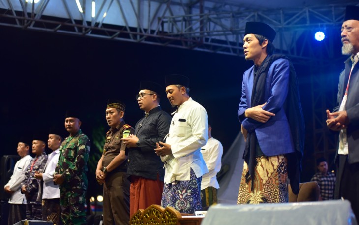 Dandim 0801/Pacitan beserta unsur Forkopimda Kabupaten Pacitan Hadiri Pengajian Akbar Dalam Rangka Memperingati Hari isra' Mi'raj Nabi Muhammad SAW tahun 1446 H / 2025 M dan Rangkaian HUT Ke 280 Tahun Kabupaten Pacitan, bertempat di Alun - Kabupaten Pacitan, Selasa (28/01/2025) malam