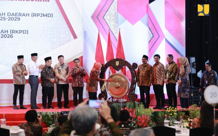 Menteri Pekerjaan Umum (PU) Dody Hanggodo menghadiri Musyawarah Perencanaan Pembangunan (Musrenbang) Rencana Pembangunan Jangka Menengah Daerah (RPJMD) Provinsi Jawa Timur