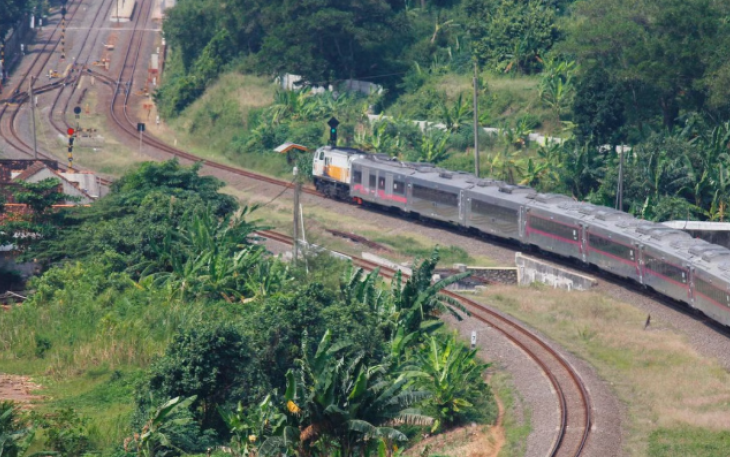 KA Kelas Eksekutif Relasi Tegal-Semarang