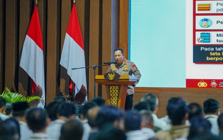 Kapolri Jenderal Pol Listyo Sigit Prabowo menjadi narasumber dalam retreat kepala daerah hari kelima di Lembah Tidar, Akademi Militer (Akmil), Magelang, Jawa Tengah, Selasa (25/2/2025)
