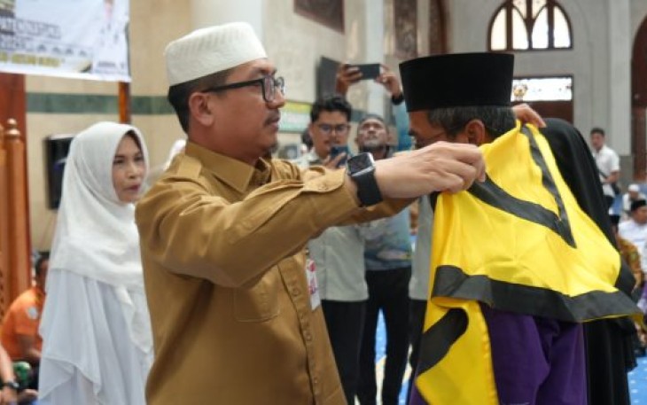 ekretaris Daerah (Sekda) Natuna, Boy Wijanarko Varianto secara langsung melepaskan sebanyak 57 orang Jamaah Calon Haji (JCH) untuk menunaikan ibadah haji di tanah suci (Mekkah) 1 Syawal 1446 H/2025 M