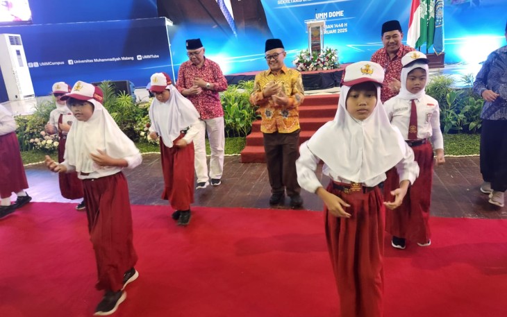 Menteri Pendidikan Dasar dan Menengah (Mendikdasmen), Abdul Mu’ti, berkunjung ke Fakultas Ilmu Keguruan dan Ilmu Pendidikan (FIKIP), Universitas Muhammadiyah Malang (UMM) untuk meresmikan Pusat Sumber Belajar (PSB) Berbasis Teknologi Informasi dan Komunikasi