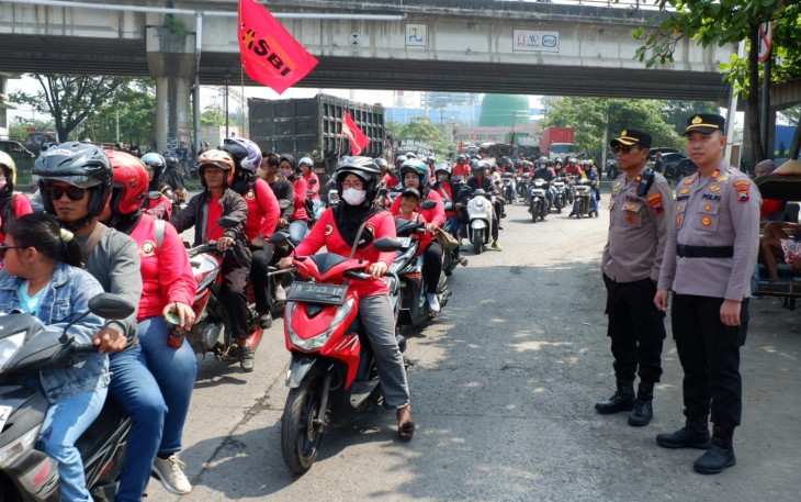 Polri Kawal Keberangkatan Dari Jepara Menuju Semarang
