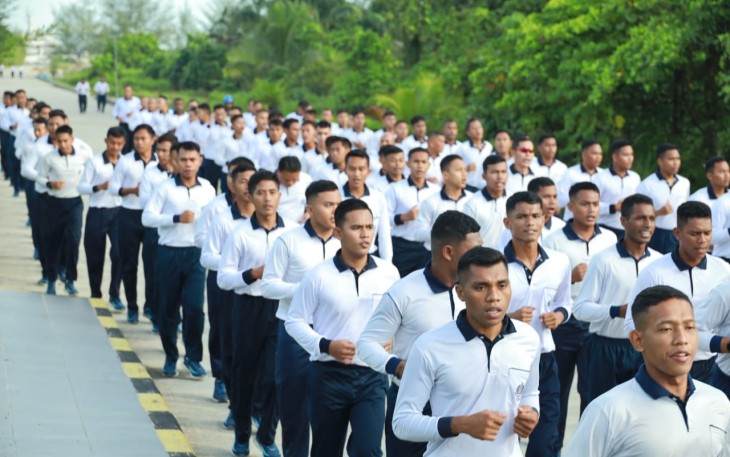 Pangkoarmada III Olahraga Bersama Prajurit