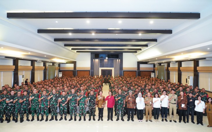 Menteri Lingkungan Hidup, Dr. Hanif Faisol Nurofiq, secara resmi membuka Kegiatan Bimbingan Teknis (Bimtek) Pengelolaan Sampah Berbasis Sumber bagi Bintara Pembina Desa (Babinsa) di Aula Supardi, Makodam IX/Udayana, Denpasar
