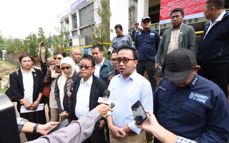 Wakil Ketua Komisi XII DPR RI, Bambang Haryadi, saat diwawancara awak media usai memimpin Panja Lingkungan Hidup Komisi XII DPR RI meninjau pembangunan Proyek MNC Lido City di Bogor