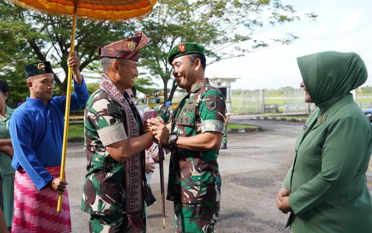 Danrem 121/ABW Turut Menyambut Kedatangan Pejabat Kasdam XII/TPR 
