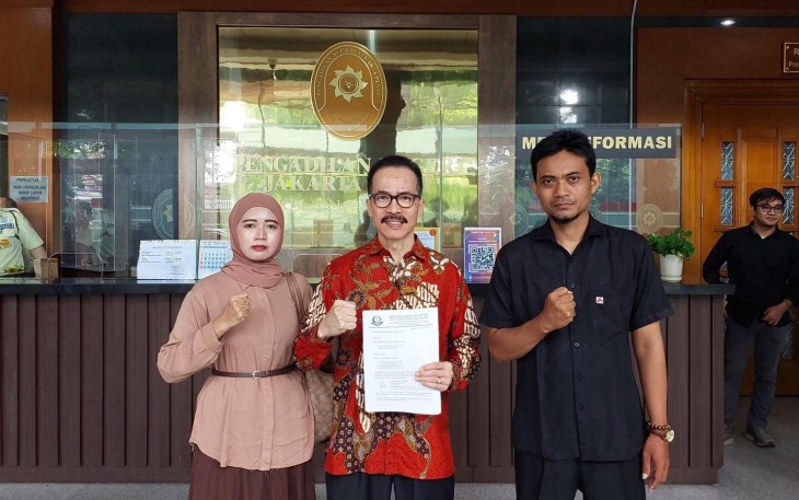 Dwi Andriyani Susanti memberi kuasa kepada Hotmaradja B. Nainggolan, SH, Ir. Soegiharto Santoso, SH., dan Cathryna Gabrielle Djoeng, SH serta Vincent Suriadianta, SH., MH dari kantor hukum Mustika Raja Law Office. 