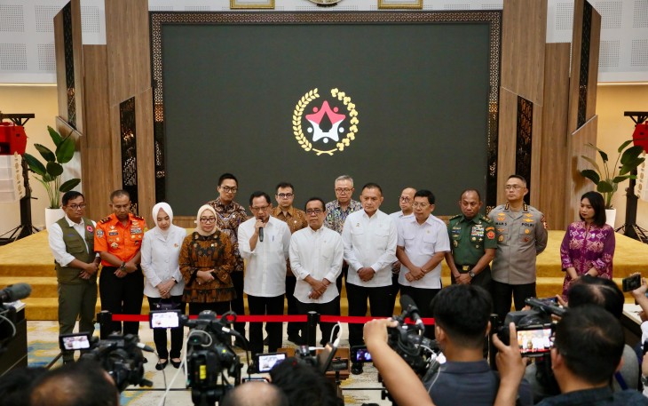 Mendagri di hadapan awak media usai mengikuti Rakor Tingkat Menteri terkait Persiapan Hari Raya dan Libur Idulfitri 1446 Hijriah di Kantor Kementerian Koordinator (Kemenko) Bidang Pembangunan Manusia dan Kebudayaan (PMK), Jakarta, Rabu (5/3/2025)