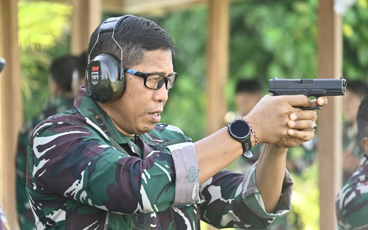 Danlanud dan Perwira TNI AU Natuna Ikut Latihan Menembak Triwulan II