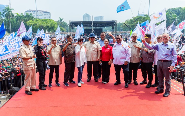 Ketua DPR RI Puan Maharani menghadiri peringatan Hari Buruh Internasional 2025 di Monas, Jakarta Pusat, yang juga dihadiri oleh Presiden Prabowo Subianto