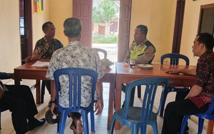 Anggota Polsek Belitang III Ingatkan Warga Waspada Gangguan Kamtibmas