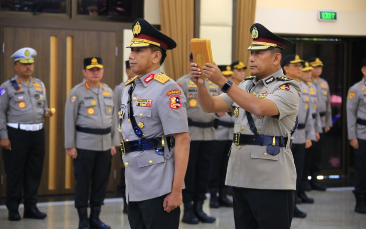 Komjen Pol Imam Sugianto Serah Terima Jabatan kepada Irjen Pol Akhmad Wiyagus