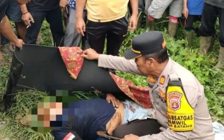 Wawansyah (52), warga Desa Gunung Meraksa, Kecamatan Lubuk Batang, Kabupaten Oku, Provinsi Sumsel saat ditemukan tewas bersimbah darah.