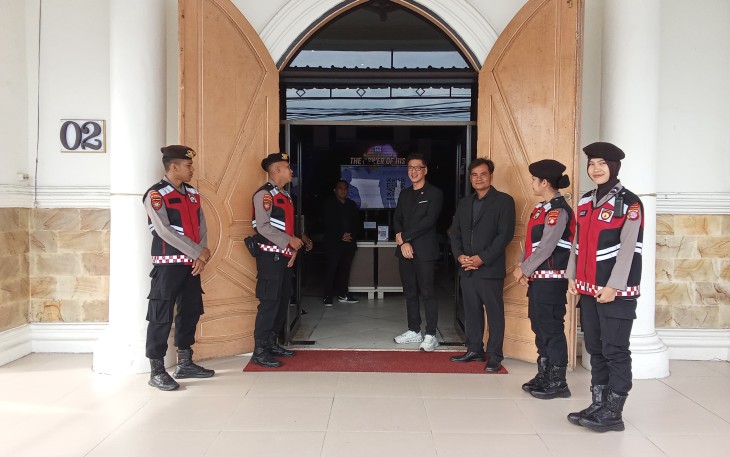 Ditsamapta Polda Kalteng Gelar Pengamanan Gereja