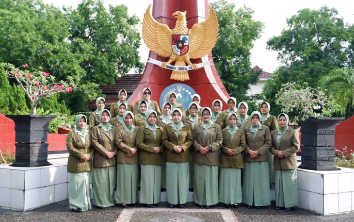 Persit KCK Cab XV Dim Pacitan Ziarah HUT Persit Ke 79