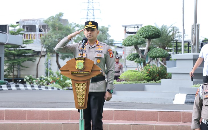 Polres Metro Jakarta Barat menggelar upacara Hari Kesadaran Nasional di halaman kantor Polres Metro Jakarta Barat pada, Senin (17/2/2025)