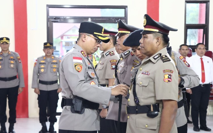 Prosesi Serah Terima Jabatan Kapolsek Bunguran Barat dan Kapolsek Pulau Laut