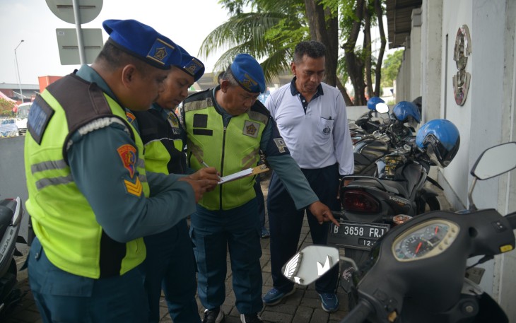 Pom dan Provost Kolinlamil melaksanakan inspeksi mendadak (sidak) pengecekan kondisi fisik dan kesiapan kendaraan roda 2 personel Kolinlamil