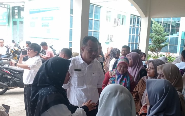 Direktur RSUD Tuanku Imam Bonjol Monitoring Registrasi Pendaftaran Pasien Rawat Jalan