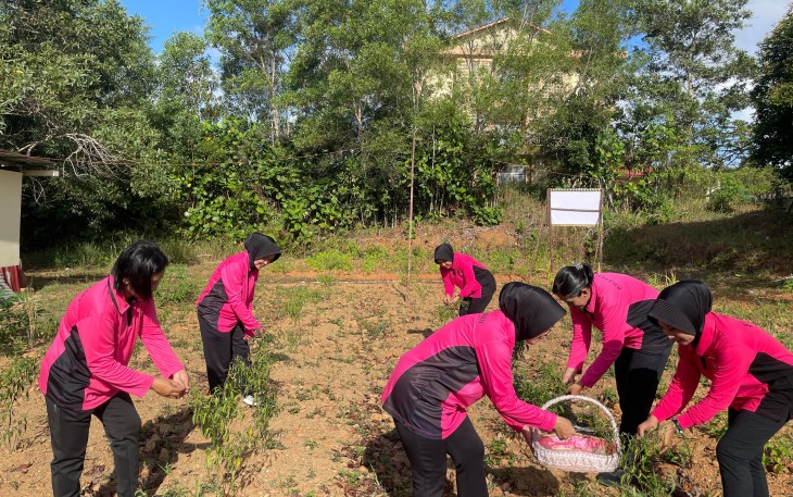 Polsek Tanjungpinang Manfaatkan Lahan Kosong Menjadi Pekarangan Pangan Lestari