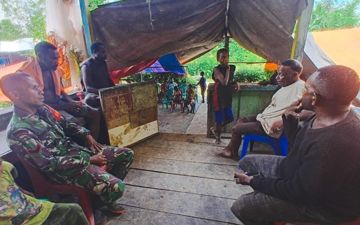 Babinsa Pos Ramil Jita Melayat Ke Rumah Duka Warga Binaan