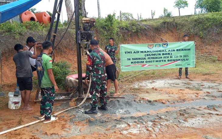 Tim Satgas TMMD 123 Kodim 0407/Kota Bengkulu Terus Pacu Pembuatan Sumur Bor
