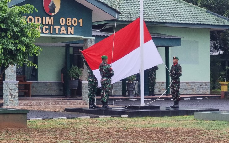 Kodim 0801/Pacitan menggelar Upacara Bendera