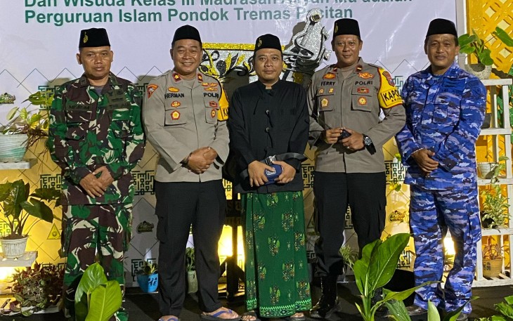 Dandim 0801/Pacitan yang di wakili Danramil 0801/03 Arjosari Letda Cke Misrum menghadiri undangan pelaksanaan kegiatan Haflah Akhiriddirasah dan Wisuda Kelas III Madrasah Aliyah Salifiyah Perguruan Islam Pondok Tremas, bertempat di halaman Masjid Perguruan Islam Pondok Tremas Jl Patrem No.21 Dusun Pojok Desa Tremas Kec. Arjosari Kab. Pacitan, Rabu (19/02/2025)