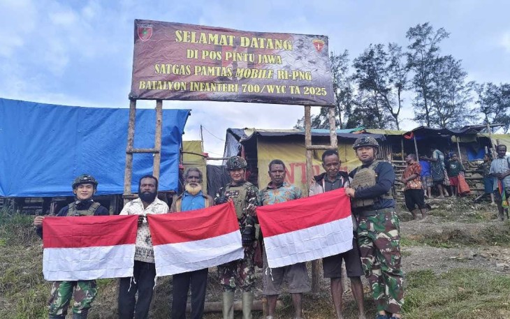 Satgas Pamtas Mobile RI-PNG Yonif 700/Wira Yudha Cakti bertugas, menjadi saksi pertemuan penuh makna antara iman, bangsa, dan kemanusiaan, Selasa (15/04)