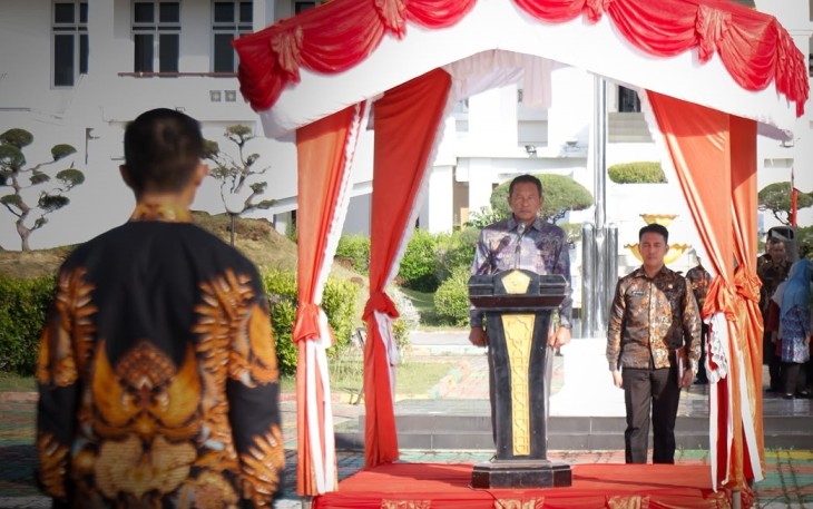 Pj Sekretaris Daerah Kabupaten Karimun, Djunaidy, menyampaikan sambutan pada peringatan Hari Keluarga Nasional (Harganas) ke-33, mengajak seluruh elemen masyarakat memperkuat ketahanan keluarga sebagai fondasi membangun generasi unggul menuju Indonesia Emas 2045.