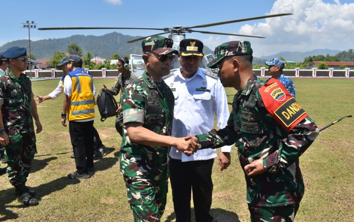  Kepala Staf Umum (Kasum) TNI Letjen TNI Richard Tampubolon melaksanakan kunjungan kerja di wilayah Kodam I/Bukit Barisan dengan meninjau langsung penanganan bencana banjir serta pemulihan infrastruktur di Kabupaten Tapanuli Tengah, Rabu (28/1/2026)