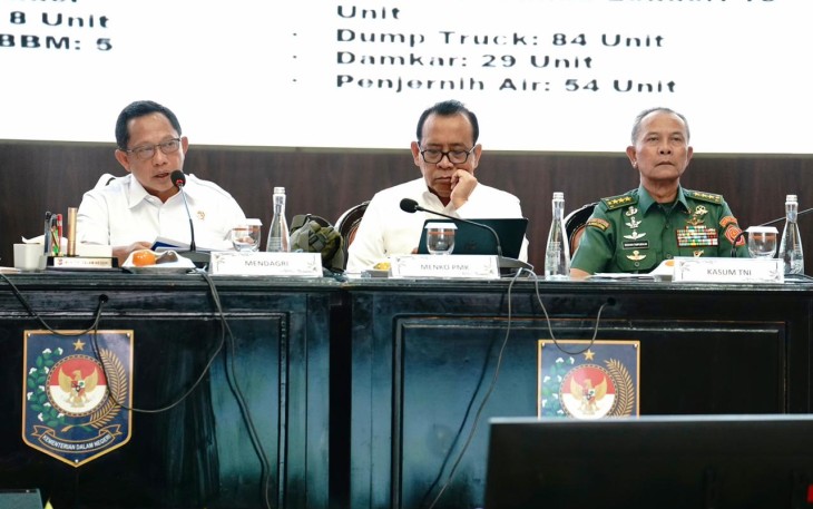 Kasum TNI Letjen TNI Richard Tampubolon selaku Wakil Ketua I Satuan Tugas (Satgas) Percepatan Rehabilitasi dan Rekonstruksi saat menghadiri konferensi pers percepatan pelaksanaan rehabilitasi dan rekonstruksi pascabencana alam di wilayah Sumatera, bertempat di Ruang Sasana Bhakti Praja, Gedung C Lantai 3 Kementerian Dalam Negeri, Jakarta Pusat, Rabu (11/2/2026).