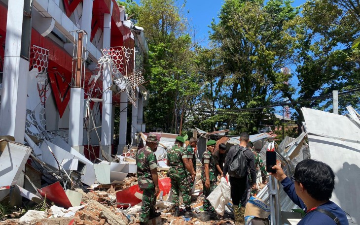 Reaksi Cepat Prajurit TNI saat Tangani Dampak Gempa M 7,6 di Sulawesi Utara