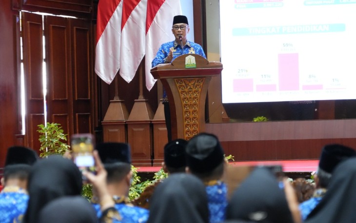 Ketua Umum Dewan Pengurus KORPRI Nasional sekaligus Kepala Badan Kepegawaian Negara (BKN), yakni Prof. Zudan