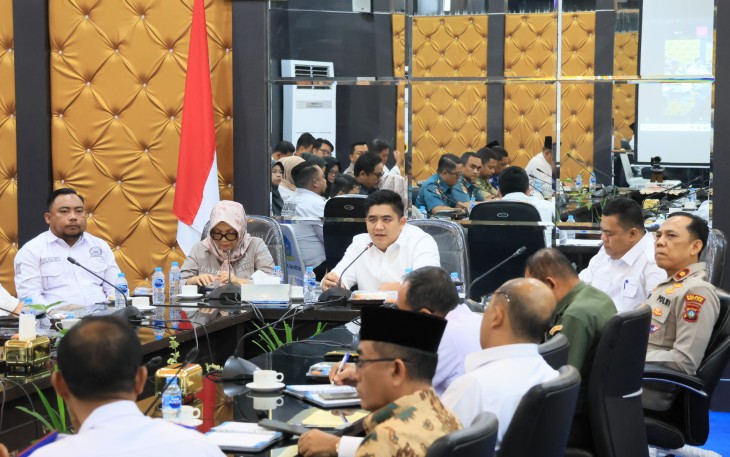 Bupati Roby Kurniawan dalam Rapat Koordinasi Forkopimda, Rabu (18/2) di Ruang Rapat 2 Kantor Bupati Bintan.
