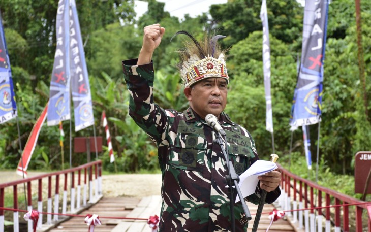 Komandan Kodaeral X Mayjen TNI (Mar) Werijon, M.Han., meresmikan jembatan yang dibangun dalam rangka mendukung program strategis nasional Satgas Darurat Jembatan di Distrik Bonggo, Kabupaten Sarmi, Papua