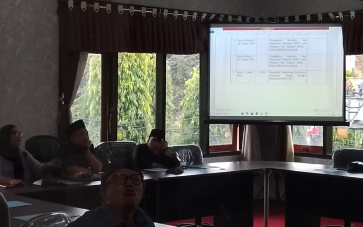 Situasi rapat DPRD Trenggalek, membahas terkait agenda sebelum dan sesudah liburan panjang Lebar Hari Raya Idhul Fitri.
