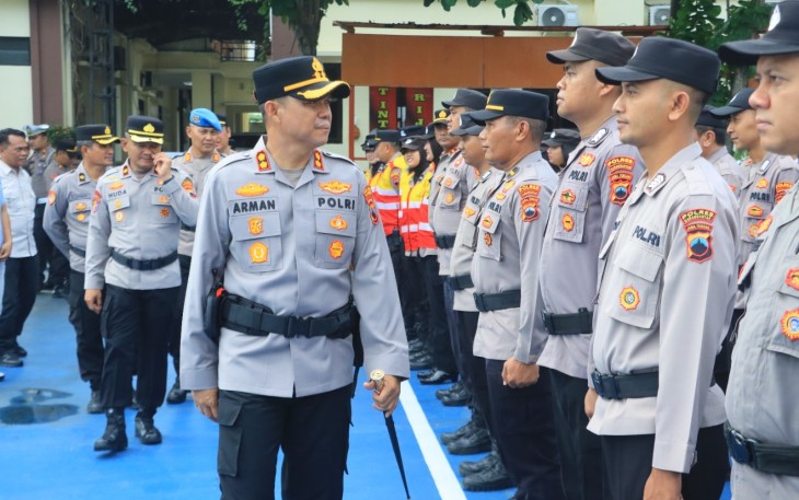 Kapolres Karanganyar, Arman Sahti, memimpin Apel Gelar Perlengkapan dan Personel, di Lapangan Wira Satya, Kamis (30/4/2026) pagi.