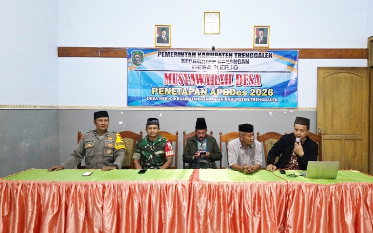 Sinergitas TNI–Polri Kawal Penetapan APBDes 2026 di Desa Kerjo Trenggalek