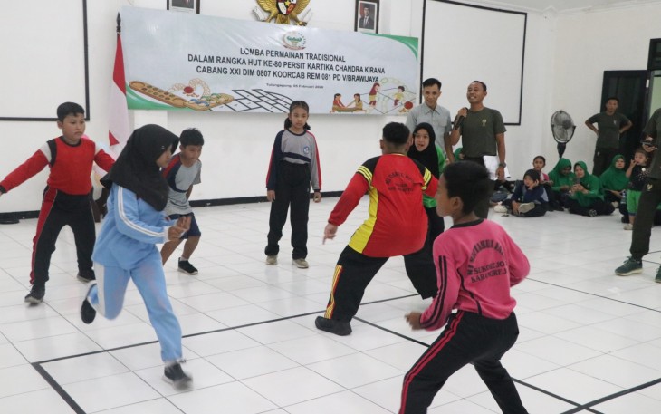  Persit KCK Cabang XXI Dim 0807 Gelar Permainan Tradisional