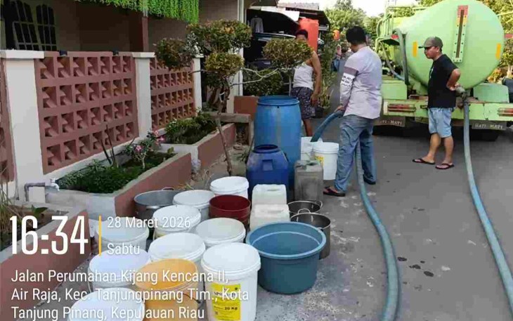 Tim Pendistribusian Air Bersih, Pemko secara intensif menyalurkan bantuan ke sejumlah wilayah terdampak, Sabtu (28/03/2026).