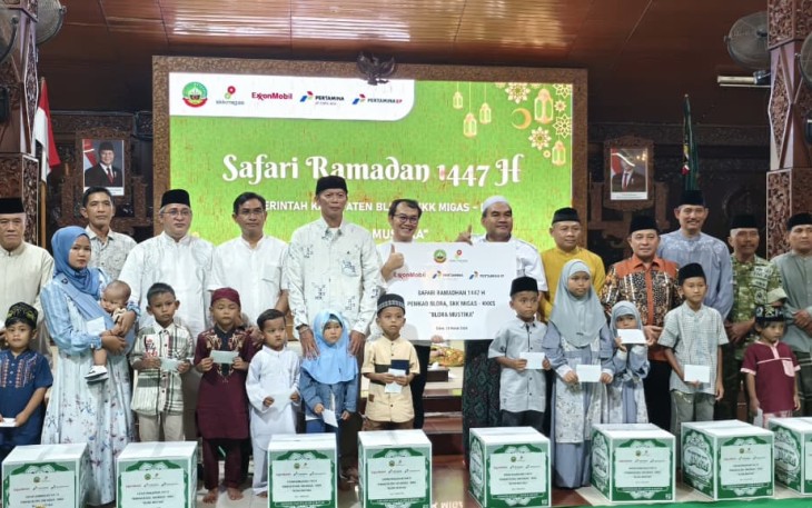  SKK Migas dan KKKS saat menyelenggarakan Safari Ramadan dan memberikan santunan kepada 200 anak yatim di Kabupaten Blora.