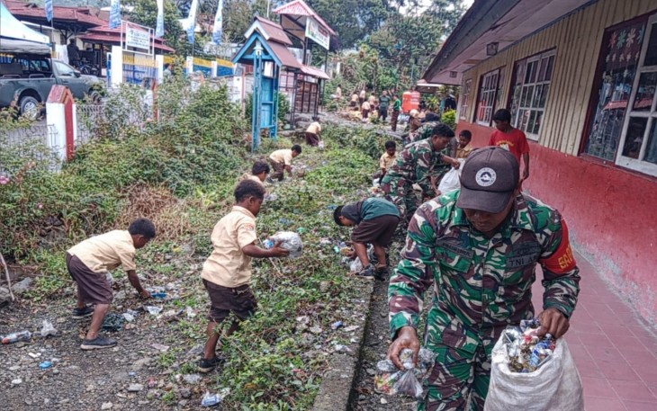 Kodim 1714/Puncak Jaya Bersih Sekolah