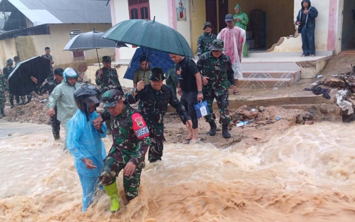 Sungai Aek Doras Meluap