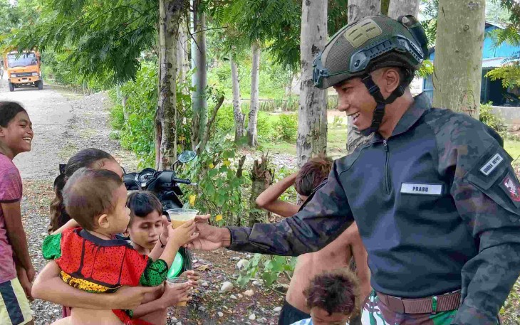Kolak manis satgas pamtas Yonarmed 12 Kostrad 